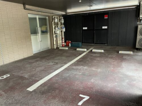 (駐車場)
